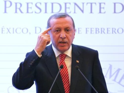 Armi ai ribelli in Siria, Erdoğan attacca: "La stampa la pagherà"