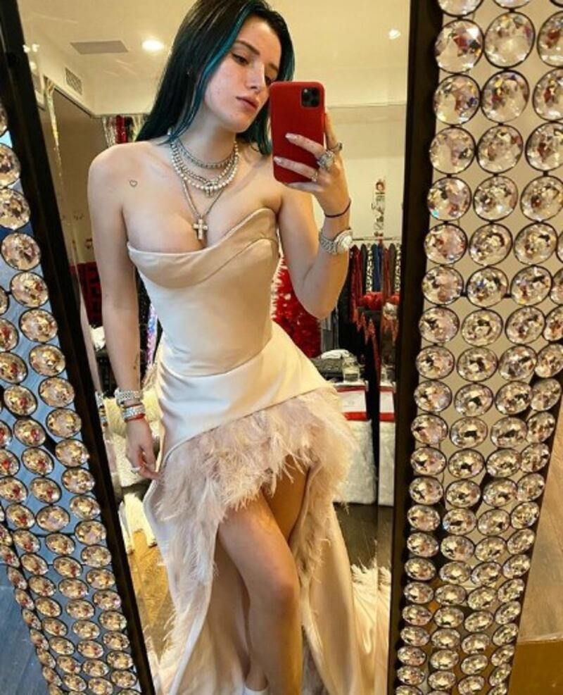 Bella Thorne, le foto più sexy 11