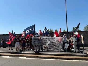 I Pro Pal sotto la sede di Giornale e LIbero 2