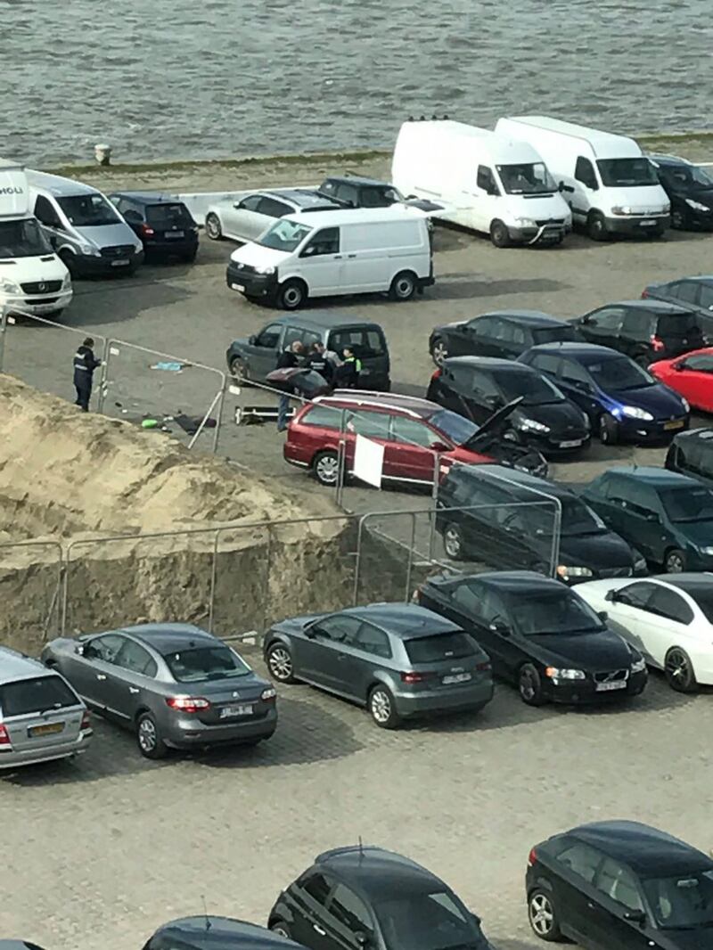 Anversa, tenta di travolgere la folla con l'auto 4