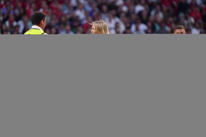 Champions League, la sexy invasione di campo in Tottenham-Liverpool 3