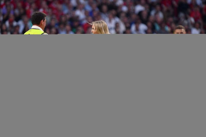 Champions League, la sexy invasione di campo in Tottenham-Liverpool 3
