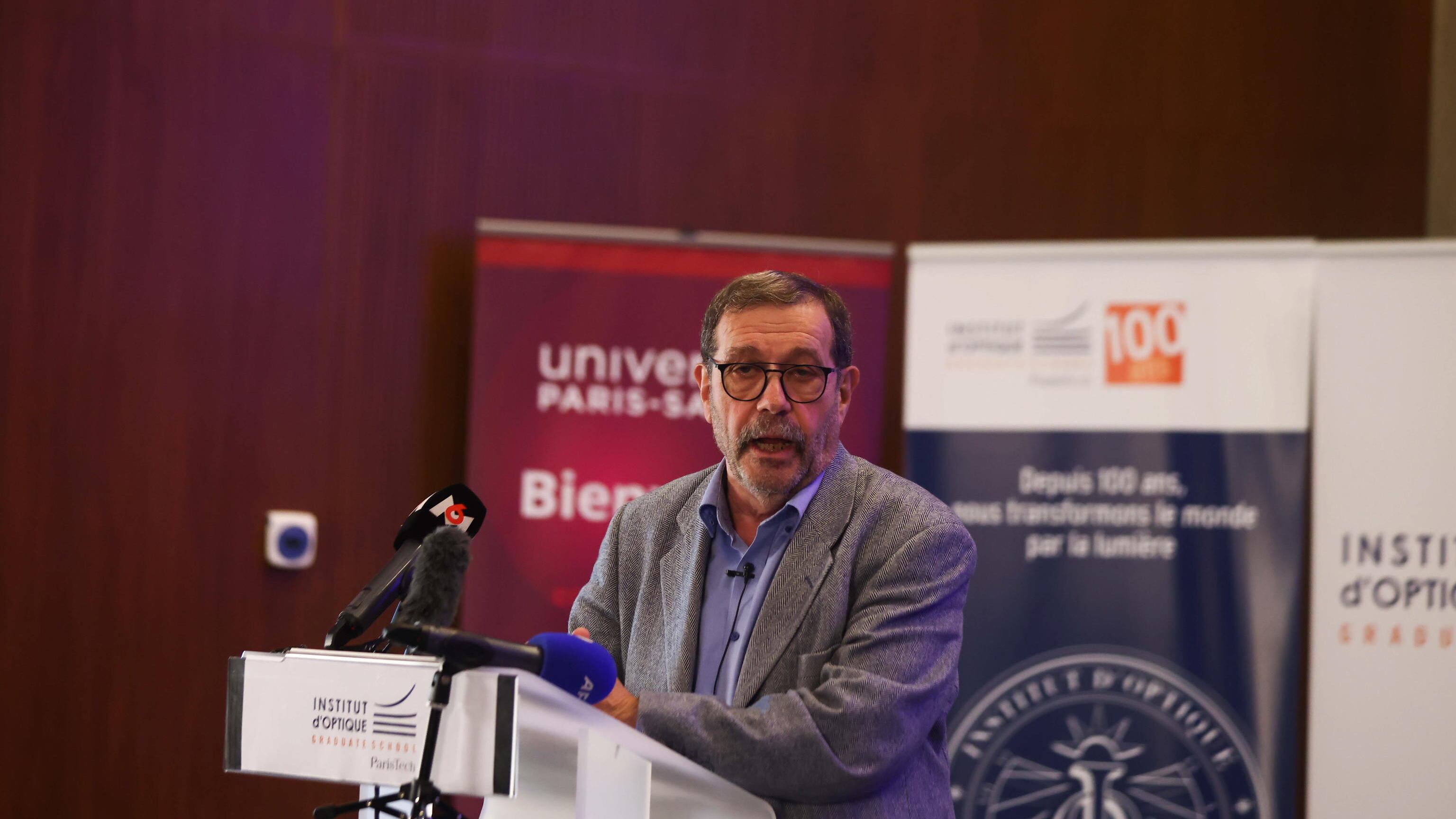 L'abbraccio delle particelle. Il "teletrasporto" è da Nobel