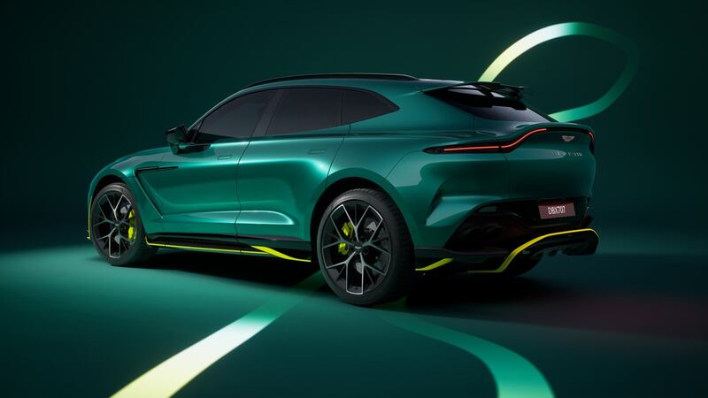 Aston Martin DBX707 AMR24, guarda tutte le foto 1