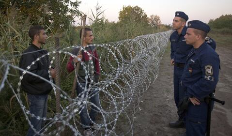 Ungheria, così gli immigrati eludono il muro 12