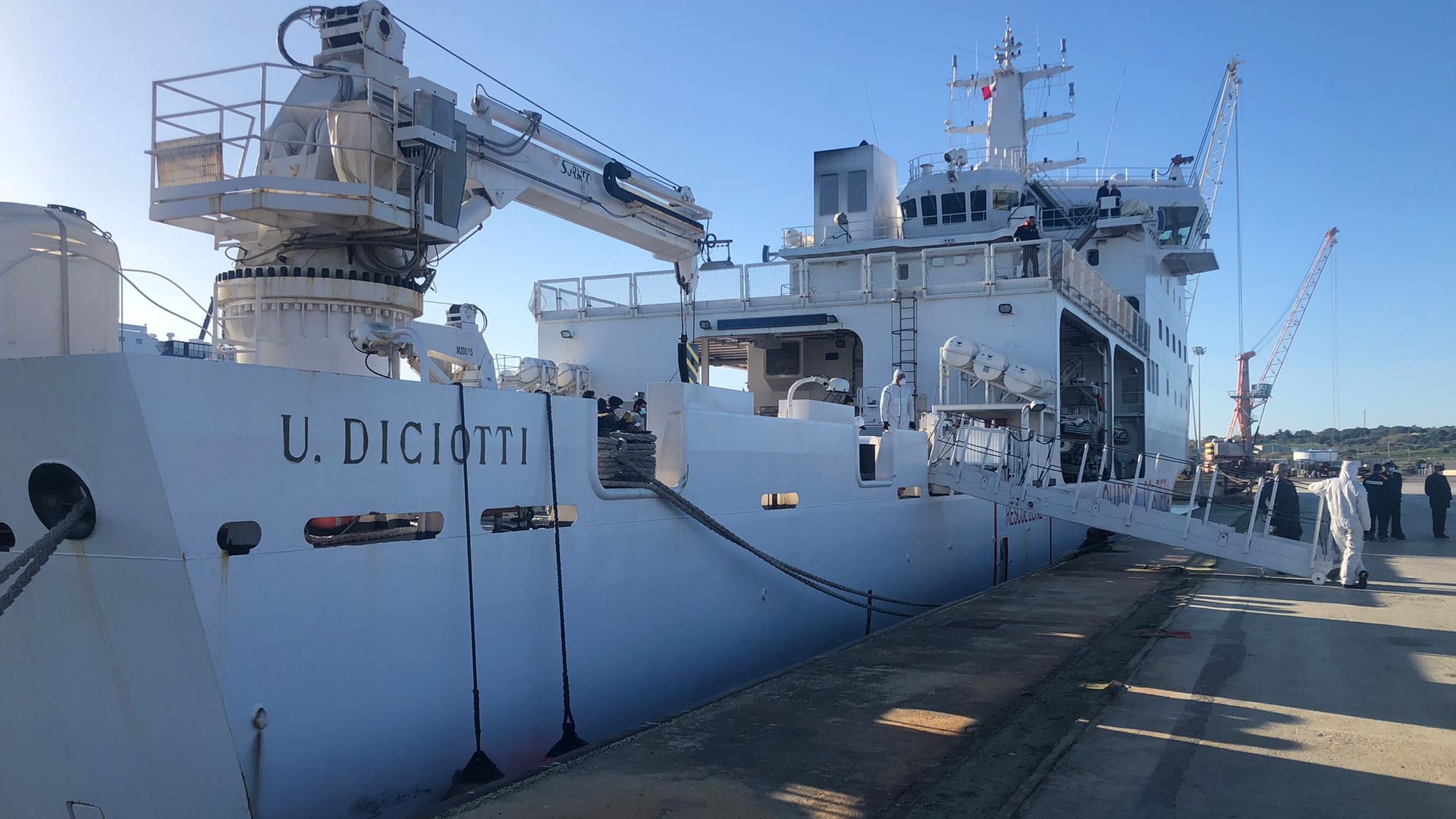 La nave Diciotti ci porta oltre 100 migranti positivi