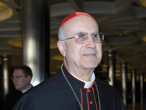 "Così mi rivelò della rinuncia". Il racconto del cardinal Bertone su Ratzinger