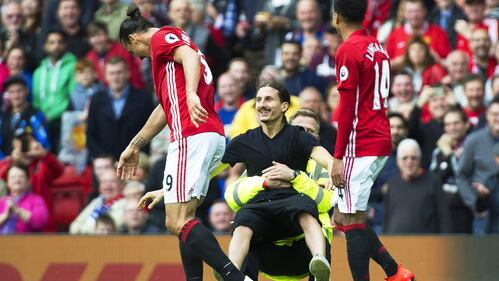 Il sosia pugliese di Ibrahimovic “scende in campo” a Manchester 5