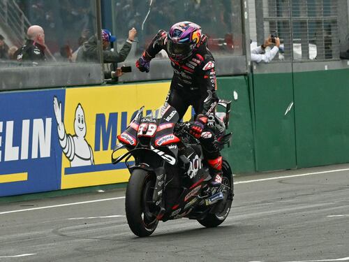 MotoGp, Bagnaia a terra, Martin beffa Bezzecchi, tripletta Aprilia a Le Mans