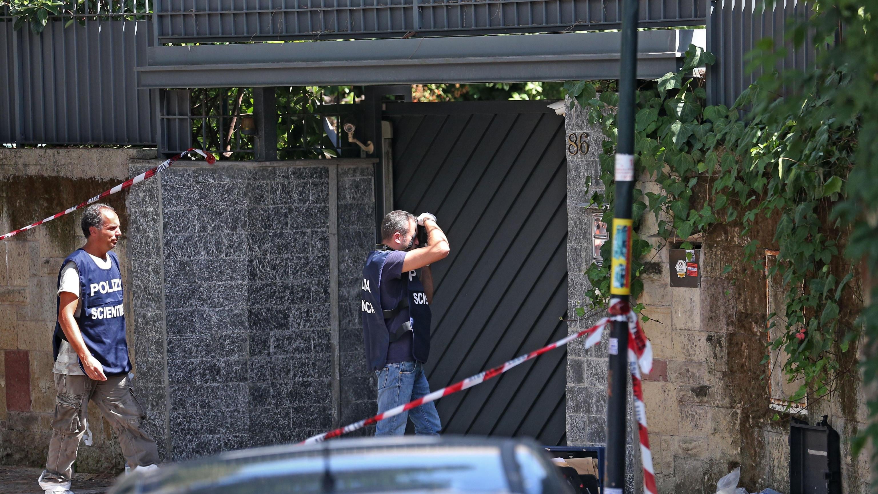 Roma, massacra i figli in casa. Il racconto dei conoscenti: "Era cambiata, portava il velo"