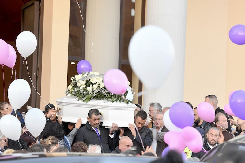 Desirée, l'addio di amici e parenti 1