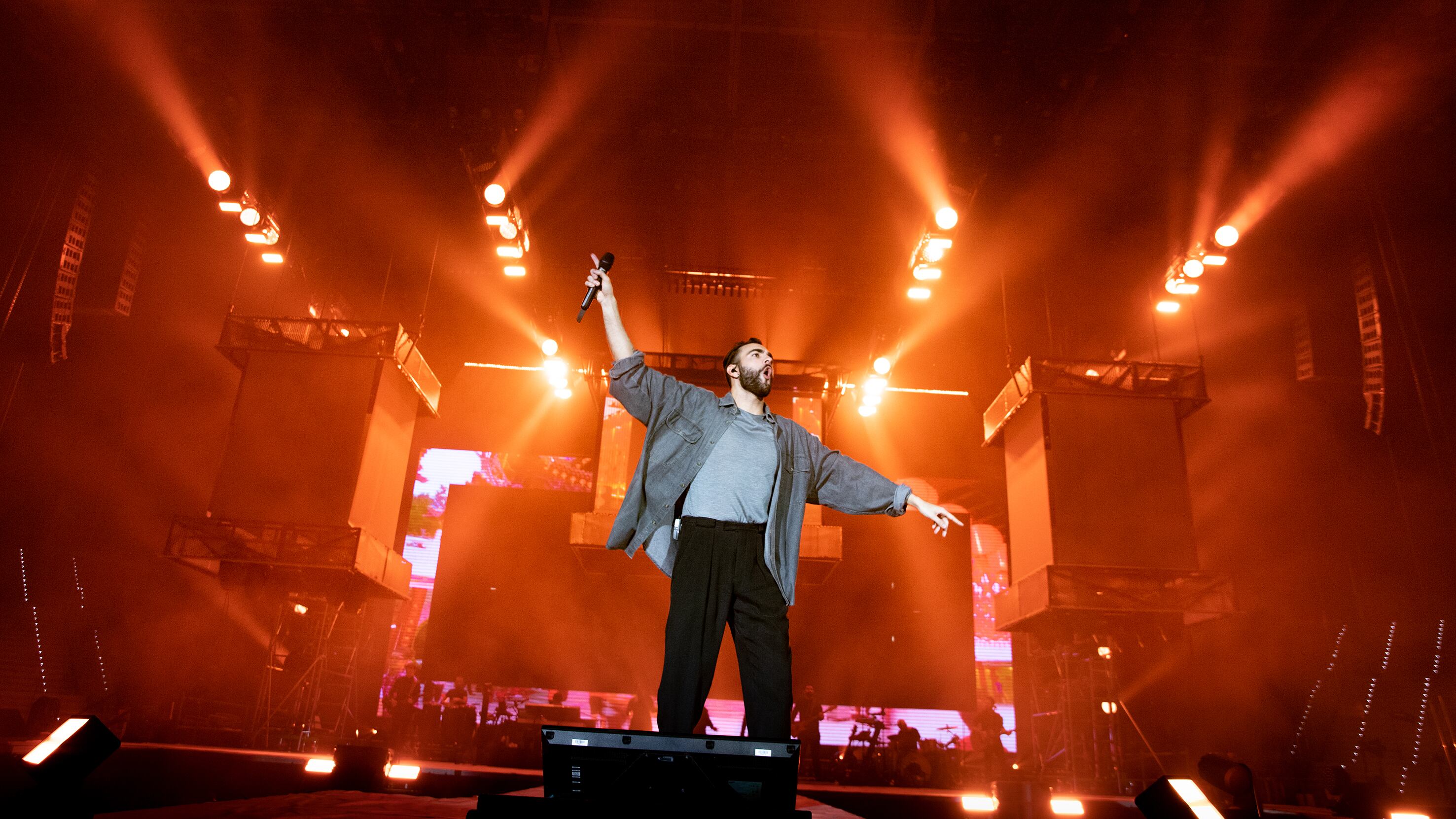 Mengoni, parte il tour "a tre livelli"