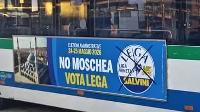 "No Moschea, vota Lega". Il cartellone elettorale rimosso dopo le proteste della candidata bengalese del Pd