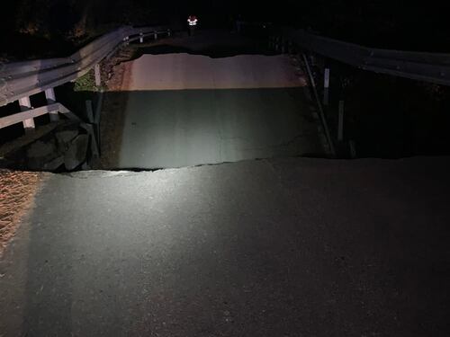 Paura in Toscana, crolla un ponte nel Pisano: "Tragedia sfiorata"