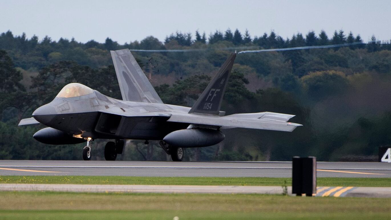 Gli F-22 Raptor tornano in Europa: possibile rotazione in Italia