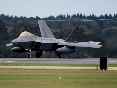 Gli F-22 Raptor tornano in Europa: possibile rotazione in Italia