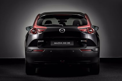 Mazda MX-30 R-EV, l’elettrica con il range extender: guarda le foto 13