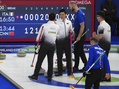 L’Italia del curling crolla a sorpresa contro la Cina. Le Azzurre sorprendono gli Stati Uniti