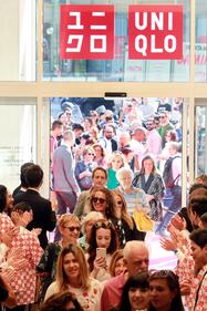 Ressa di gente all'inaugurazione del primo negozio Uniqlo in Italia 9