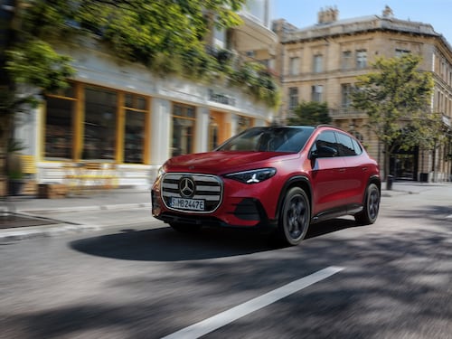 Mercedes-Benz GLA cambia volto: più tecnologia, più spazio e fino a 657 km di autonomia per il SUV compatto della Stella