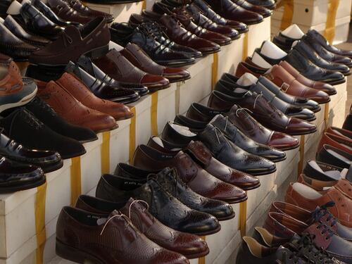 Avezzano, indossa le scarpe in un negozio e fugge: arrestato ucraino
