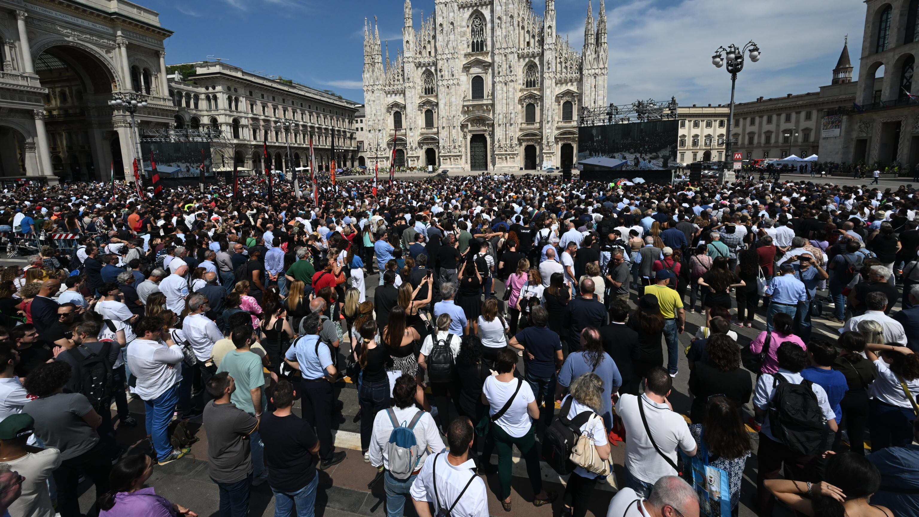 "Alle polemiche ha risposto la piazza". La Russa zittisce così la sinistra sul lutto nazionale per il Cav