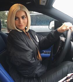 Kylie Jenner hot, progetto segreto in lingerie 14