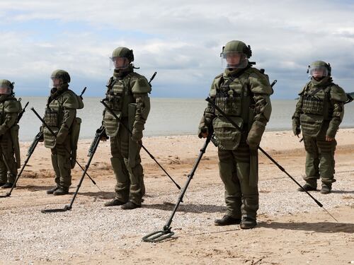 "Mine russe sulle vostre spiagge". L'allarme choc all'Ue