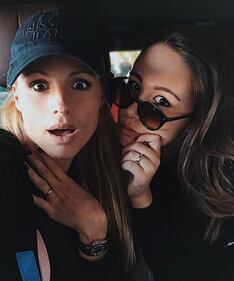 Michelle Hunziker, sfida di baci con Belen Rodriguez 21