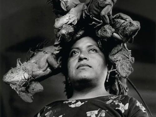 Iturbide e il "Viaggio nell'anima" in 84 scatti che rifanno la storia