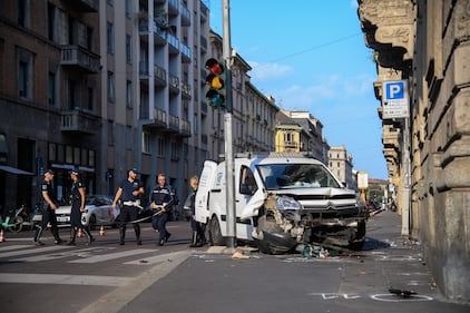 Furgone investe quattro pedoni a Milano