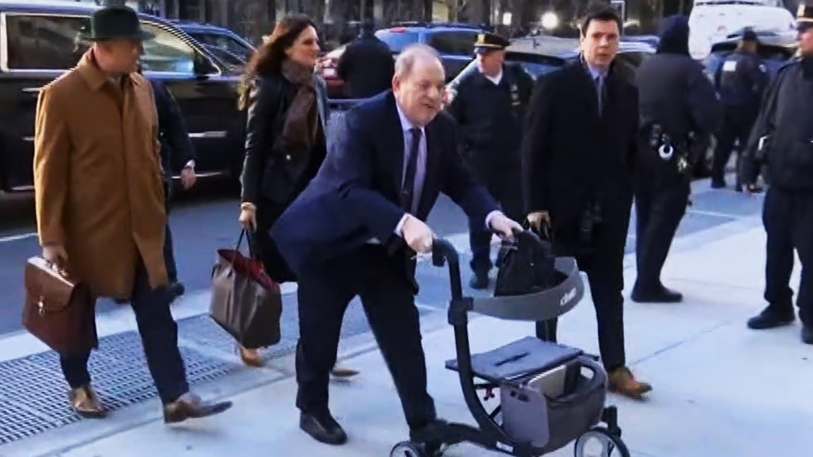 Weinstein ricoverato in ospedale dopo il trasferimento nel carcere di New York
