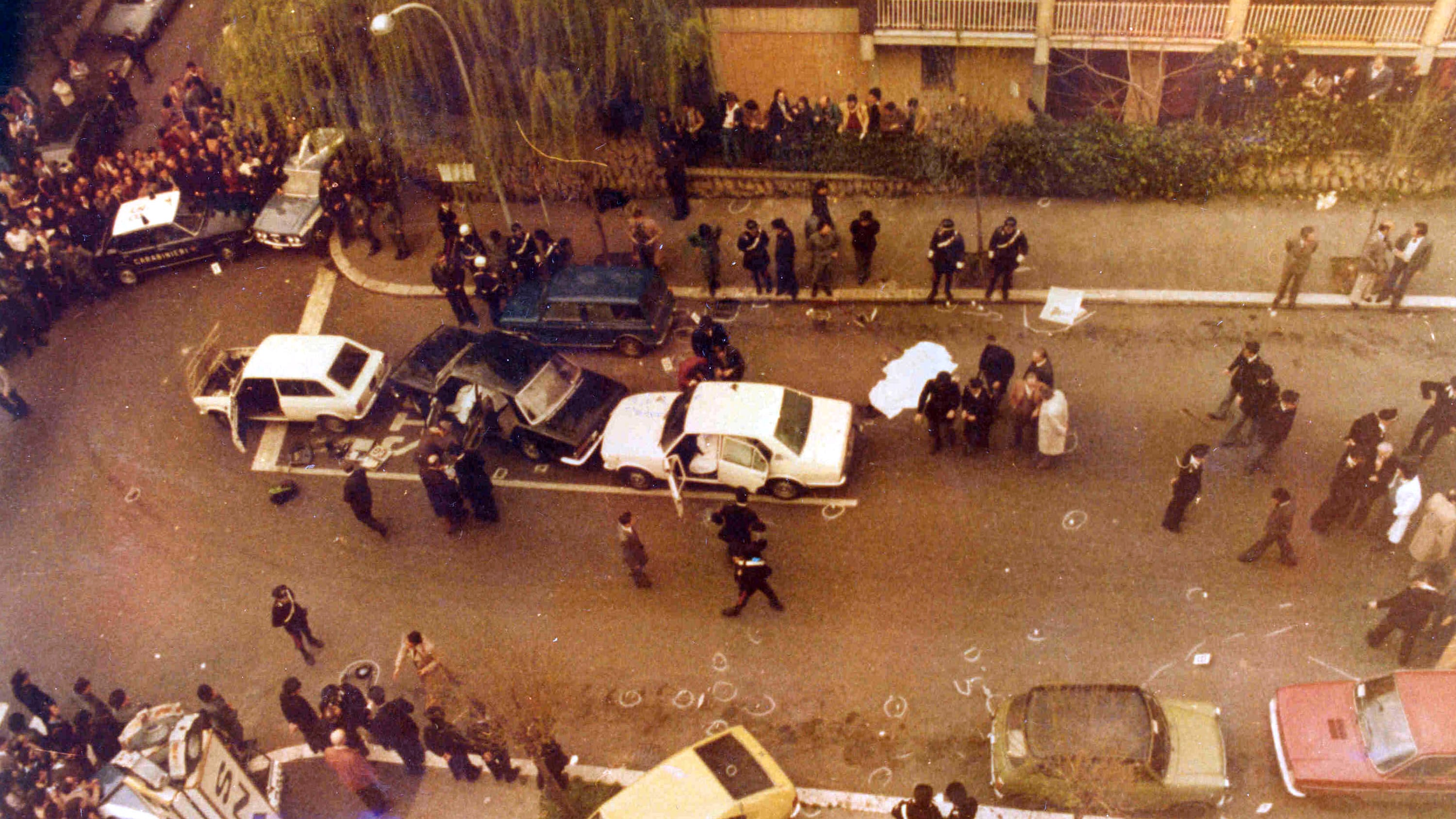 L'ultimo giallo di via Fani, un foro nella targa di un'auto. La foto esclusiva
