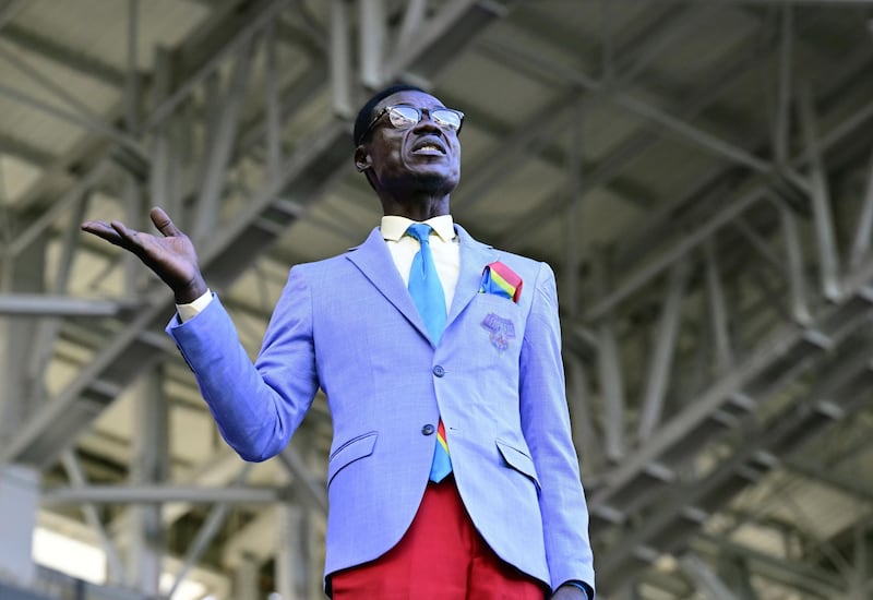 Michel Kuka Mboladinga (detto Lumumba), tifoso statua del Congo