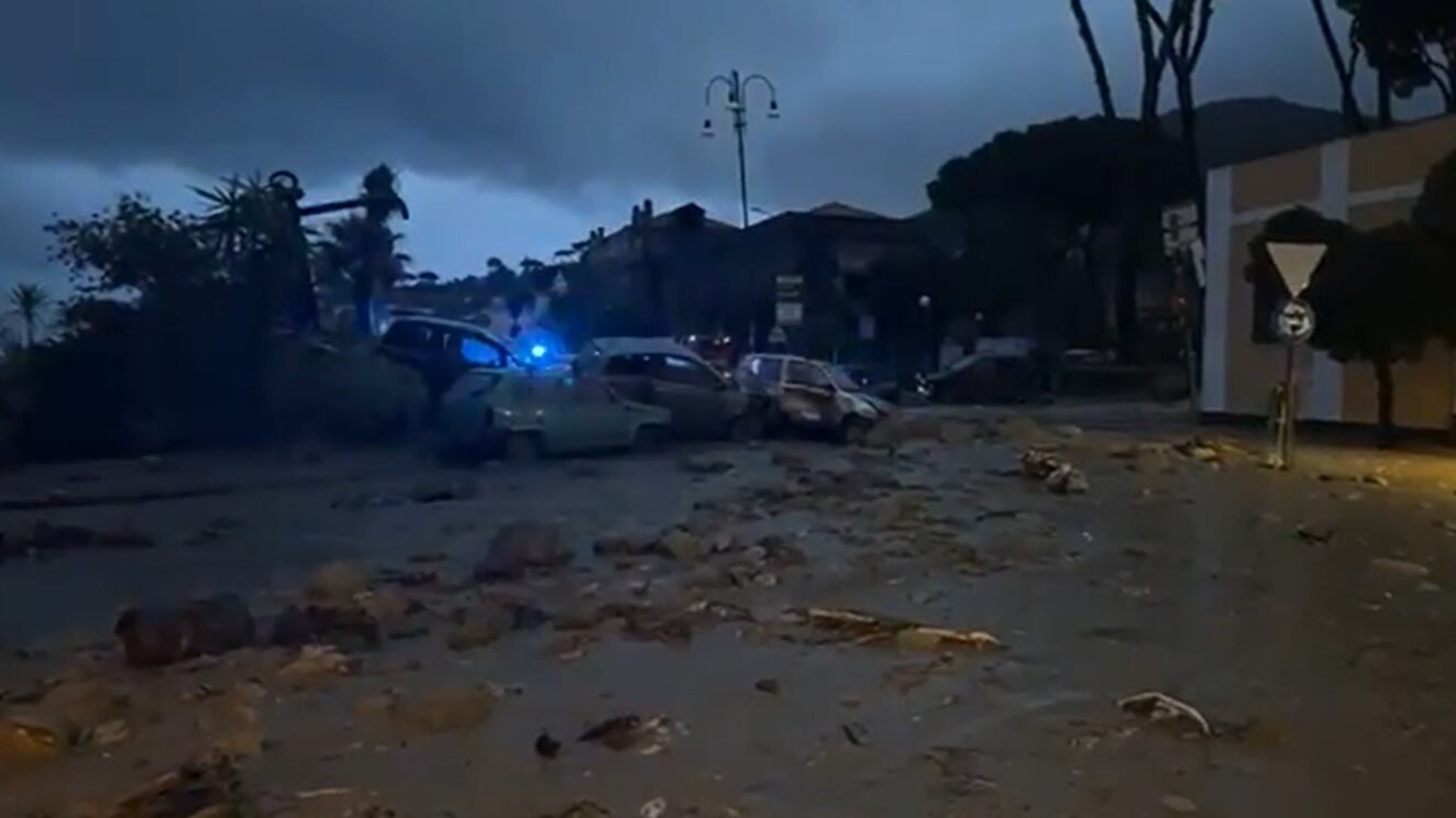 Una frana travolge Ischia. Fango sulle case, si cercano i dispersi
