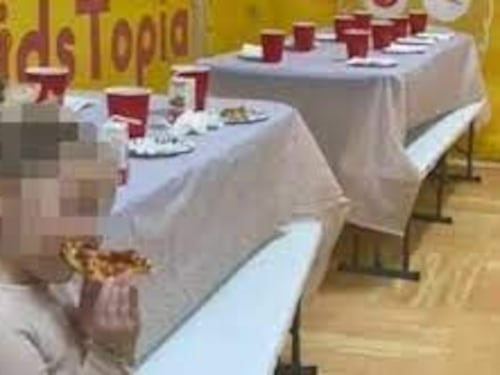 Nessuno alla sua festa dei 3 anni: il video della mamma diventa virale