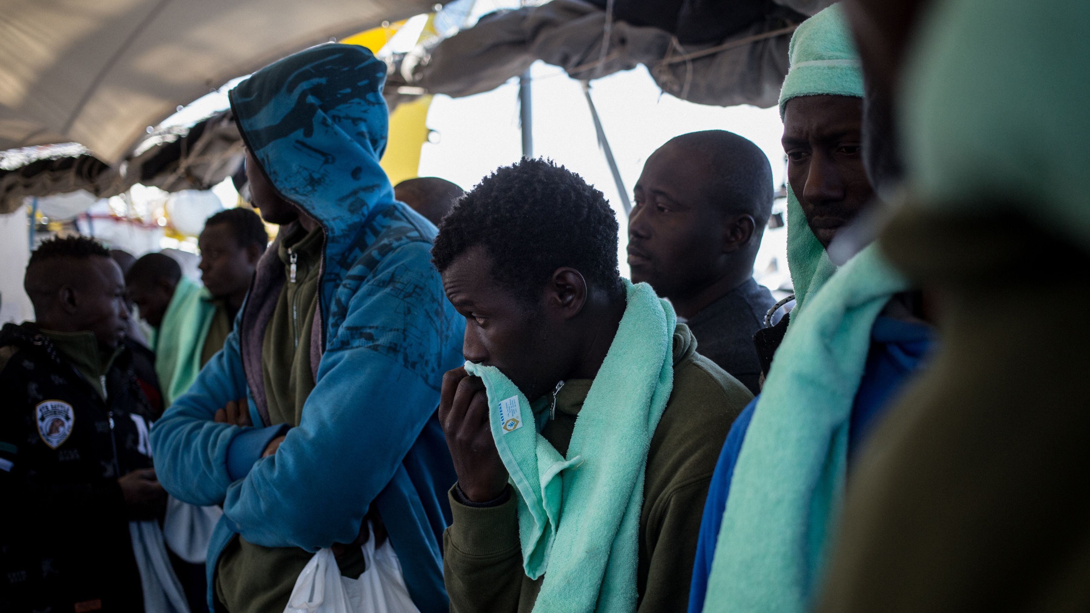 Schiaffo di Sala agli italiani: dà 6 milioni agli immigrati