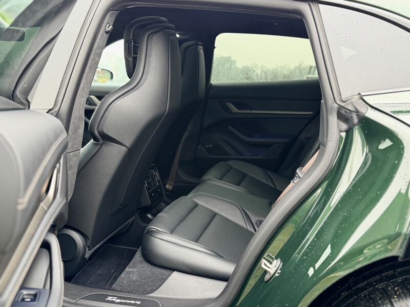 Porsche Taycan Turbo S: la gallery dell'elettrica "familiare" da 952 CV 14