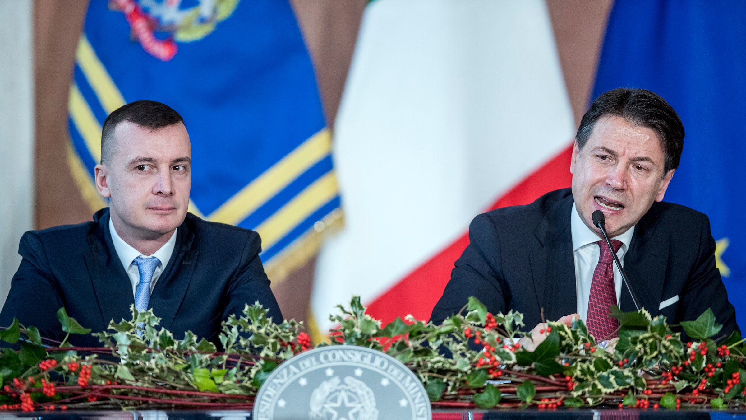 Voci al veleno su Conte: "Vuole il Movimento 5 Amici"
