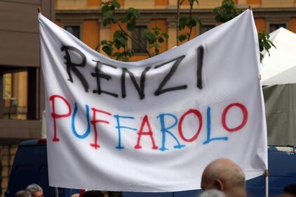La "buona scuola" in piazza contro la riforma:  "Renzi puffarolo" 19