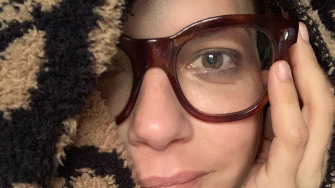 Selma Blair, la foto della lotta alla sclerosi scuote i social