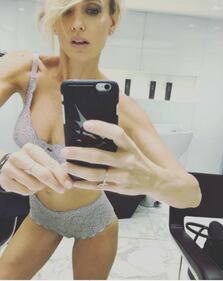 Justine Mattera completamente nuda 16