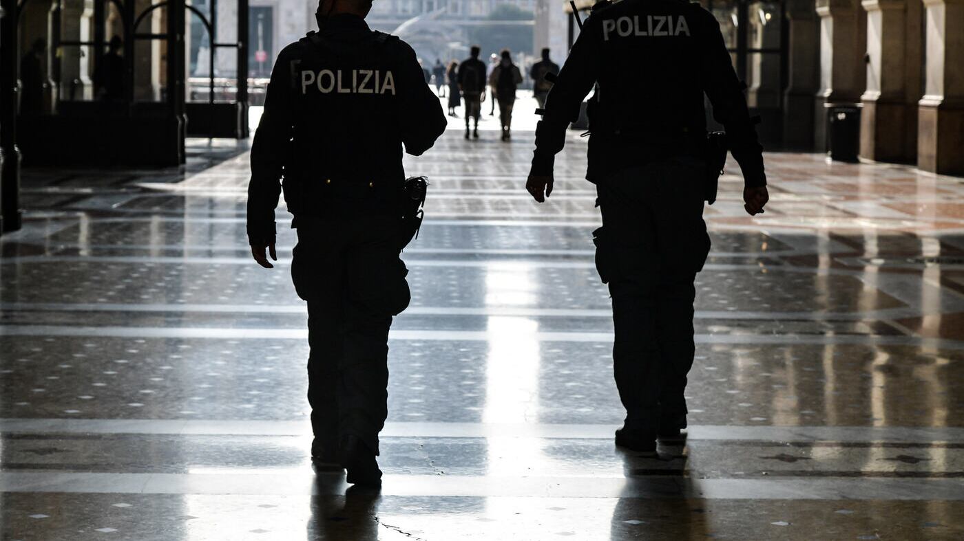 Covid, stop vaccino Astrazeneca per militari e forze dell'ordine
