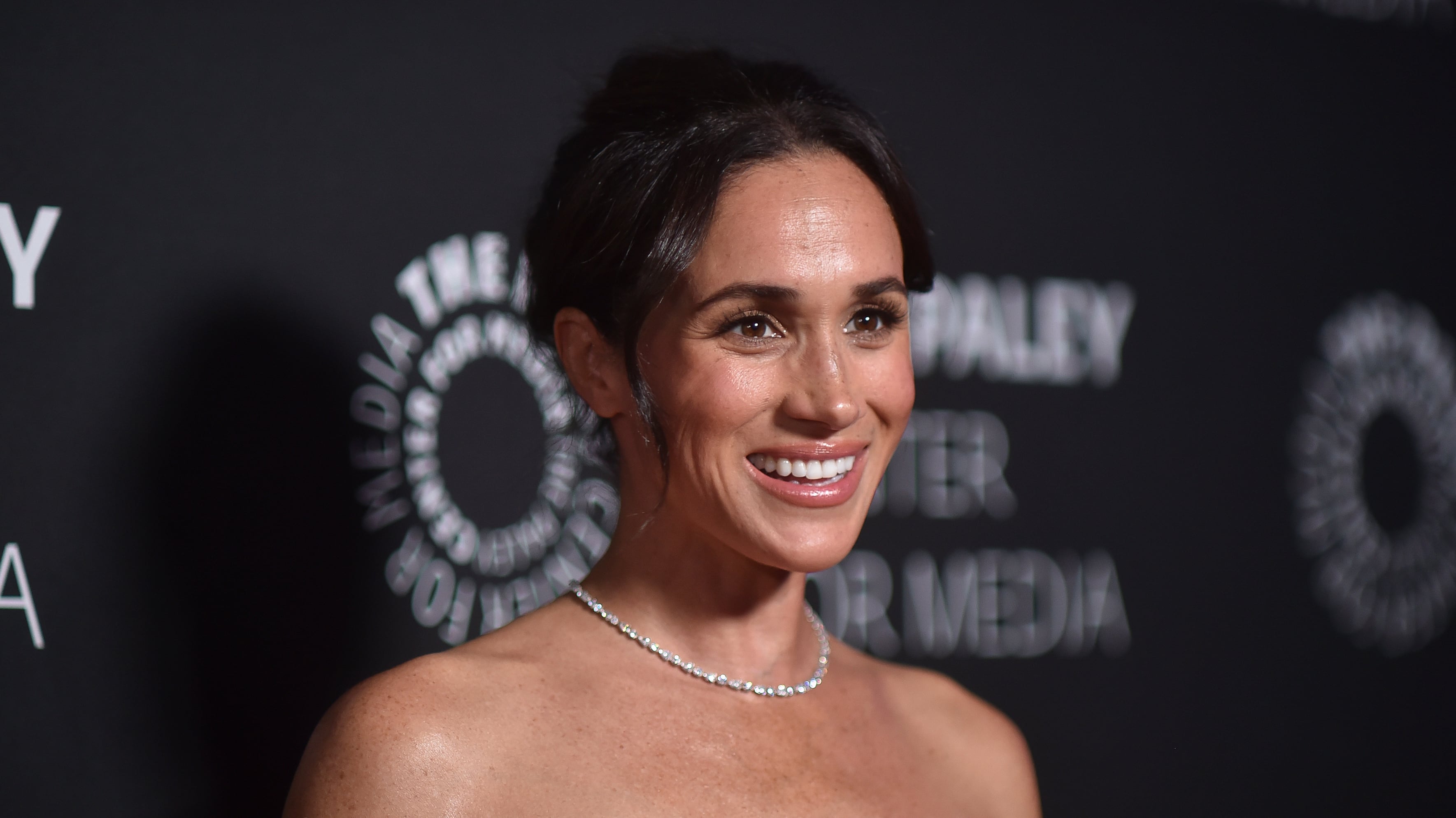 "Una dittatrice coi tacchi, faceva piangere gli uomini": cosa dicono di Meghan Markle a corte