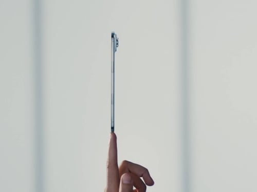Poche novità dalla presentazione Apple. E l'unica rivoluzione è una "sottiletta" senza Sim