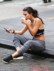 Emily Ratajkowski, selfie hot in biancheria intima 15