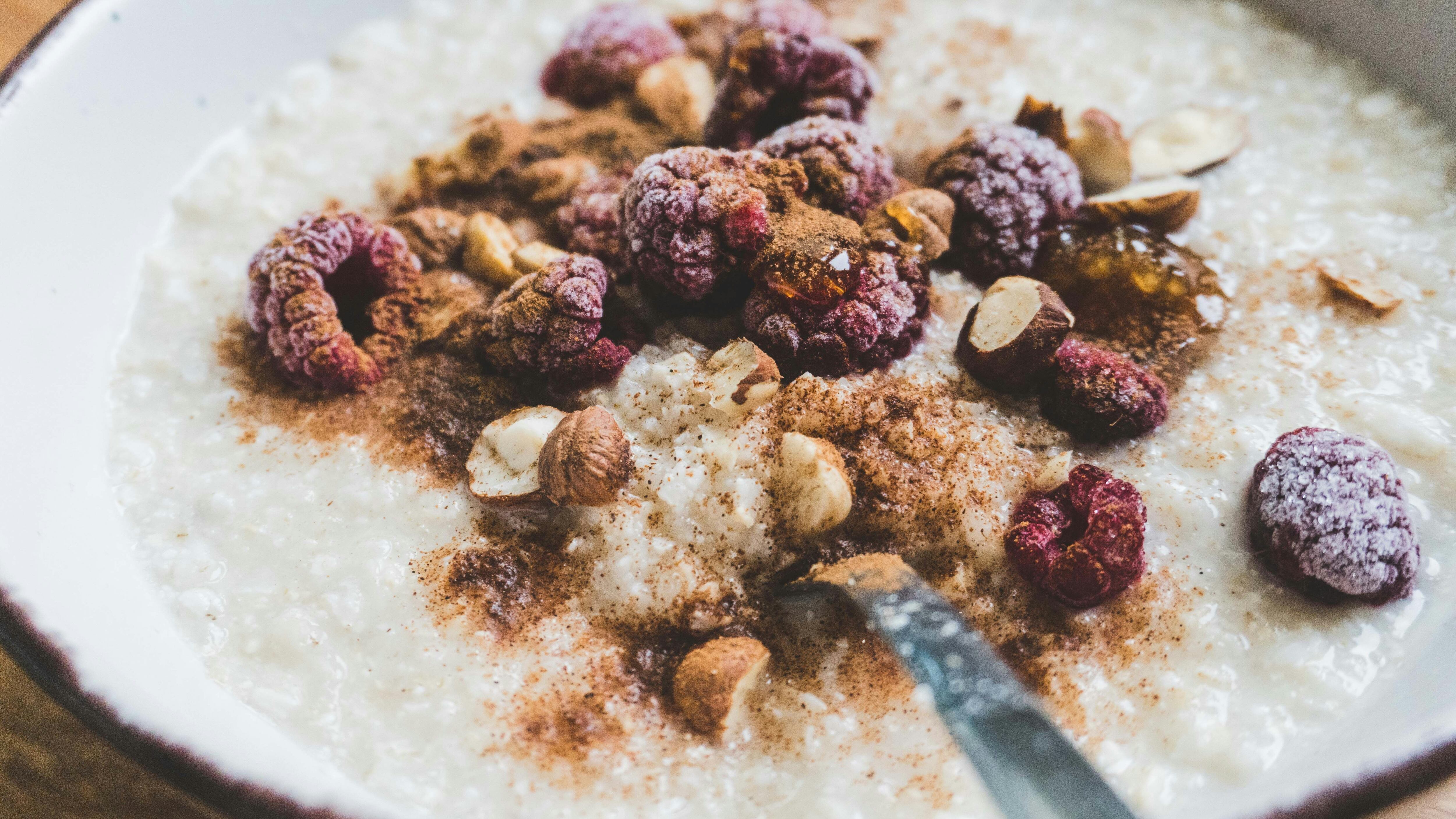 Cosa mangiare la sera a 60 anni e cosa no: i cibi contro la cattiva digestione