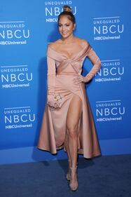Jennifer Lopez hot in rosa carne 9