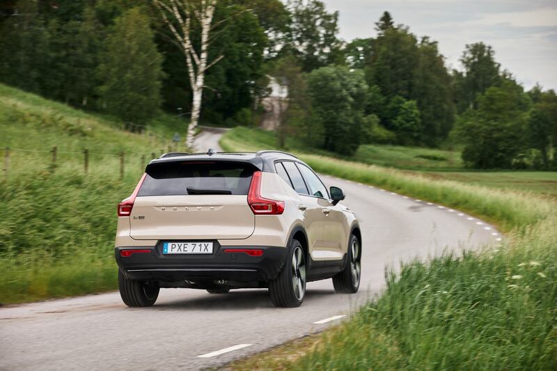 Volvo EX40, primo contatto: guarda la gallery 2