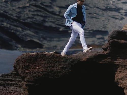 Pantaloni con elastico e giacche con zip. L'eleganza Pescarolo si libera dalle rigidità